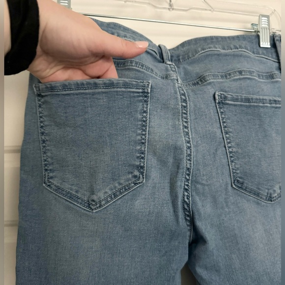 Mid-rise, medium wash jeans - Picture 5 of 6